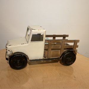 WHITE METAL TRUCK